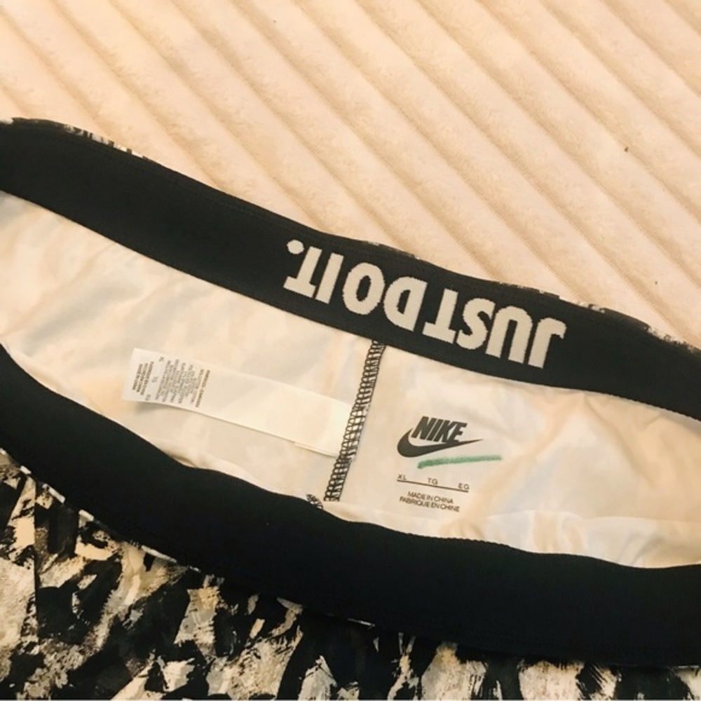 Nike Leg-A-See Mish Mash Leggings Black White Mishmash Print Tights Size XL - Picture 8 of 10